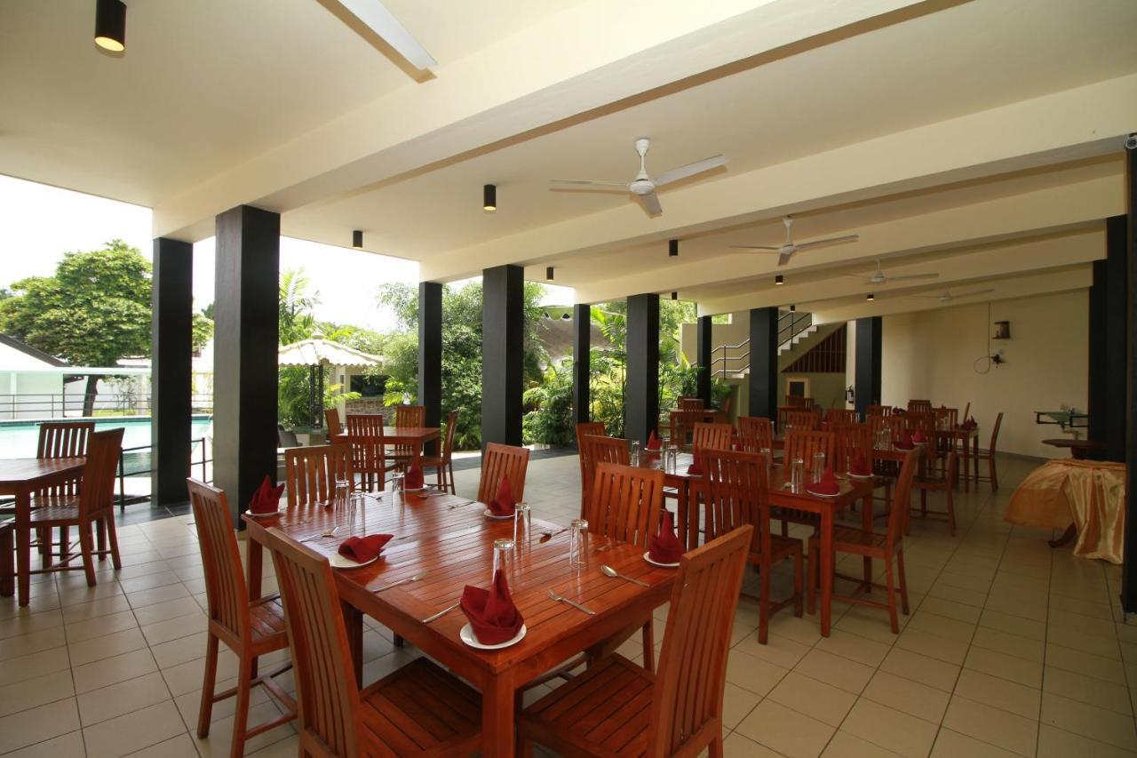 Garden Beach Hotel Kalutara Exterior foto
