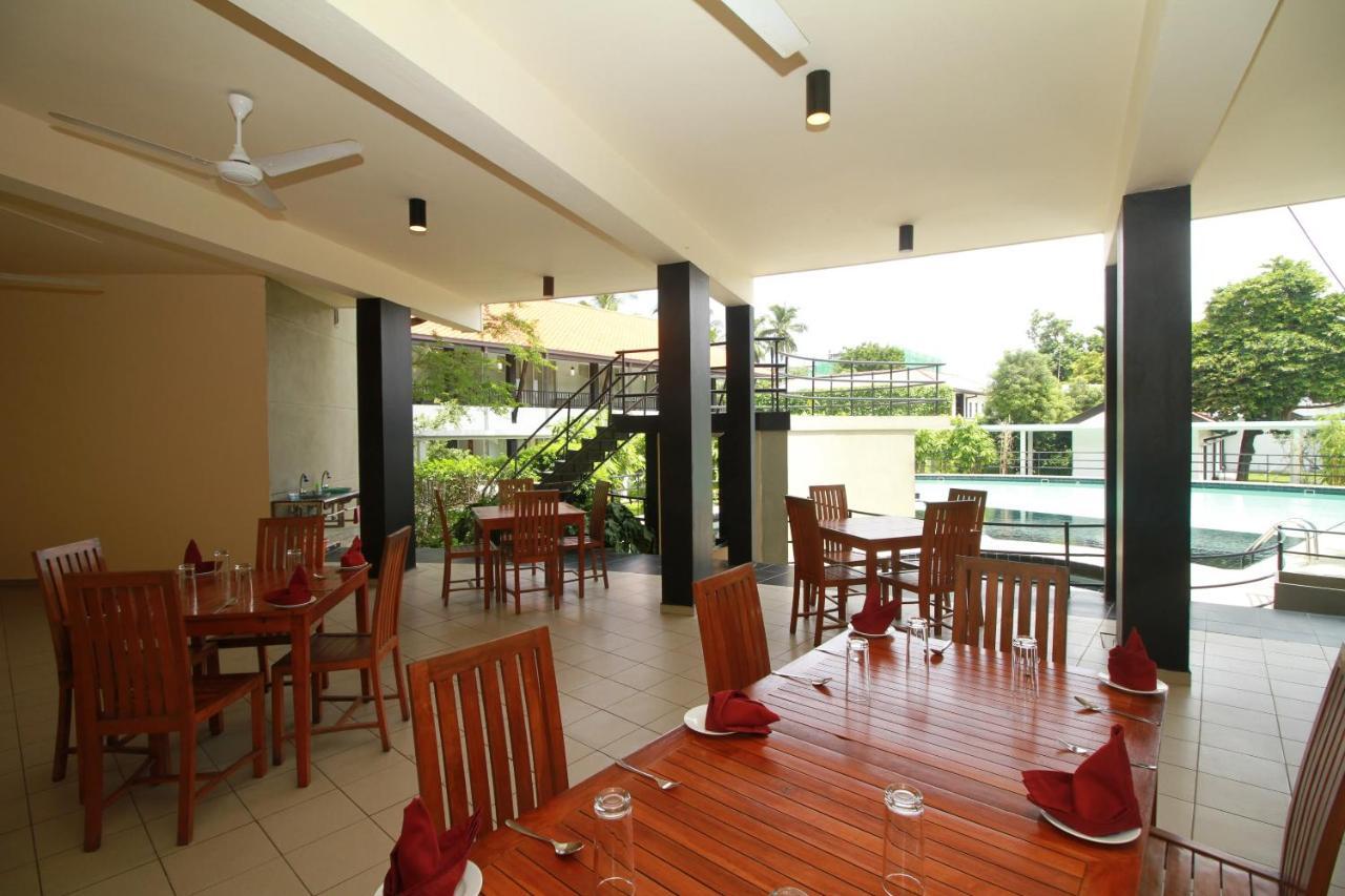 Garden Beach Hotel Kalutara Exterior foto